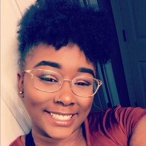 Meet your Posher, Destinee